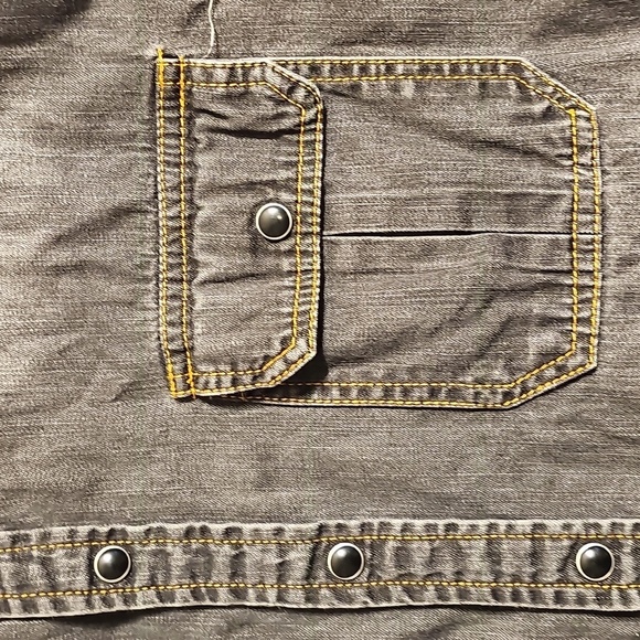 Men's A Road Less Traveled Gray Denim Shirt W Black Pearl Snaps Small - Picture 3 of 4